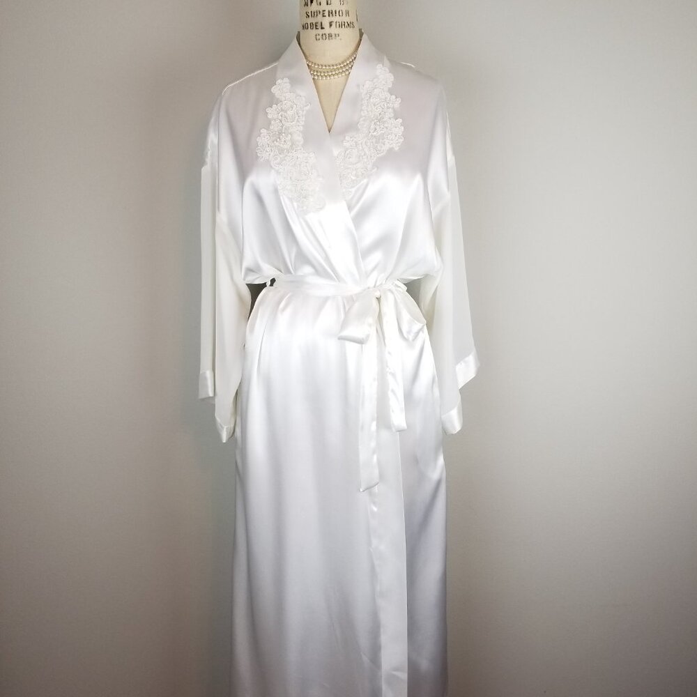 Romantic White Satin Bridal Dressing Gown with Lace & Pearls Ladies size Large
